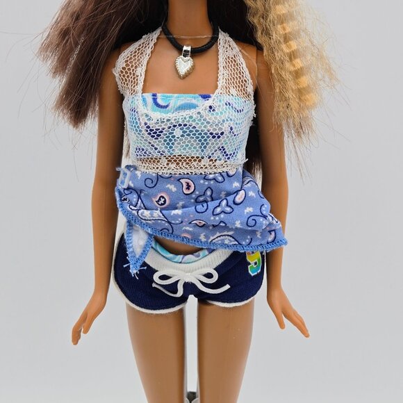 Teresa Cali Girl Fashion Barbie Doll 2003 C6463 Mattel Read - Picture 3 of 16